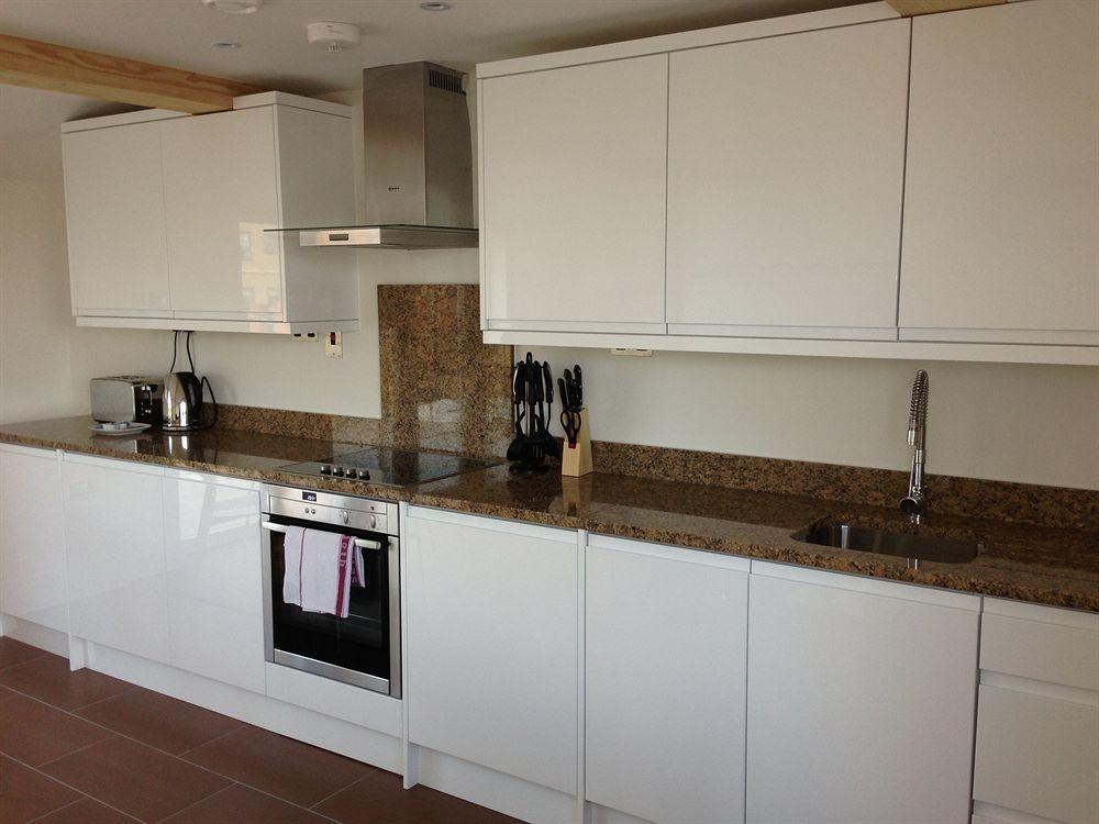 Max Serviced Apartments Commercial Road Londen Buitenkant foto