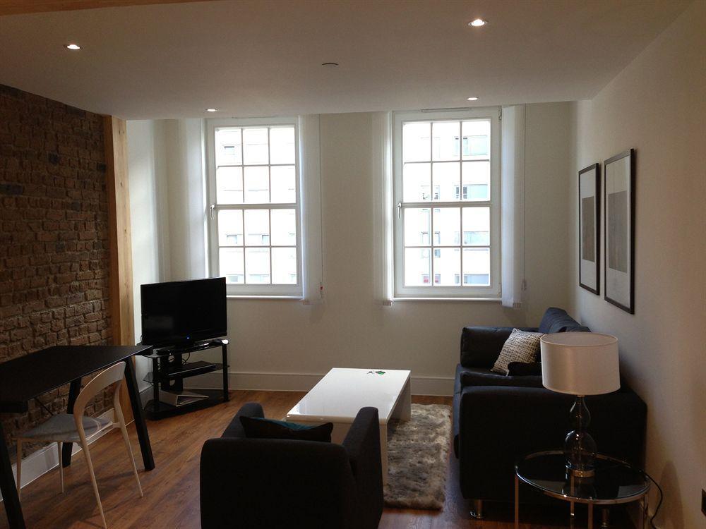 Max Serviced Apartments Commercial Road Londen Buitenkant foto