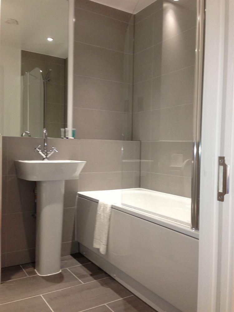 Max Serviced Apartments Commercial Road Londen Buitenkant foto