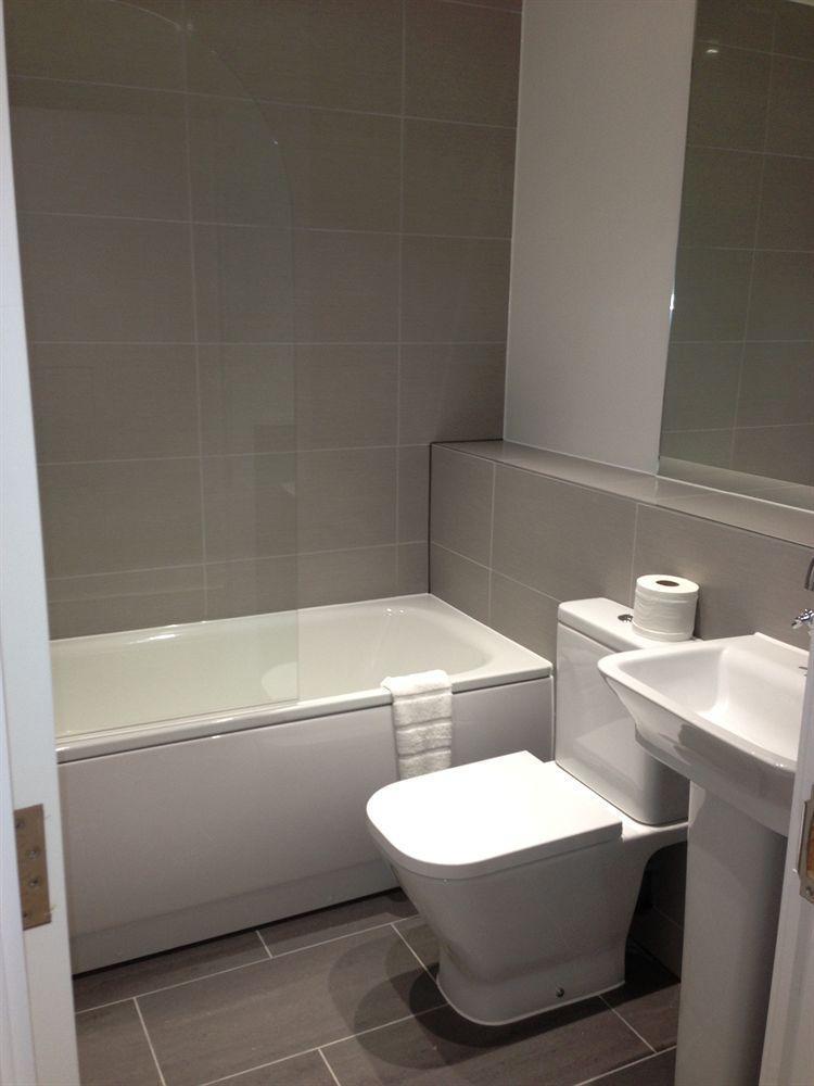 Max Serviced Apartments Commercial Road Londen Buitenkant foto